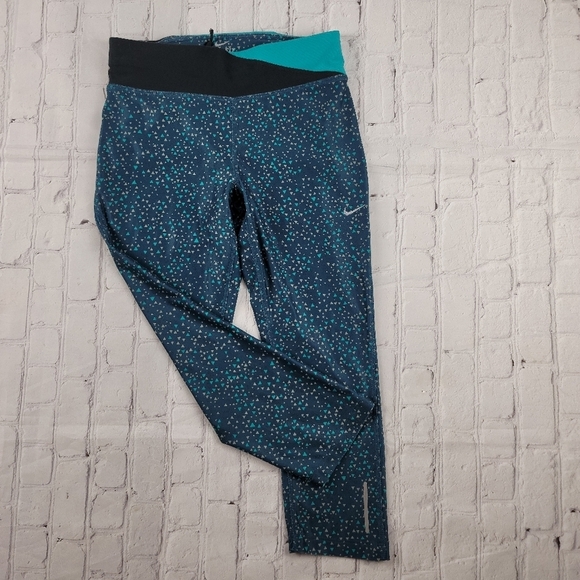 Nike Dry Fit Running Capri with Reflective Strip - Picture 6 of 9